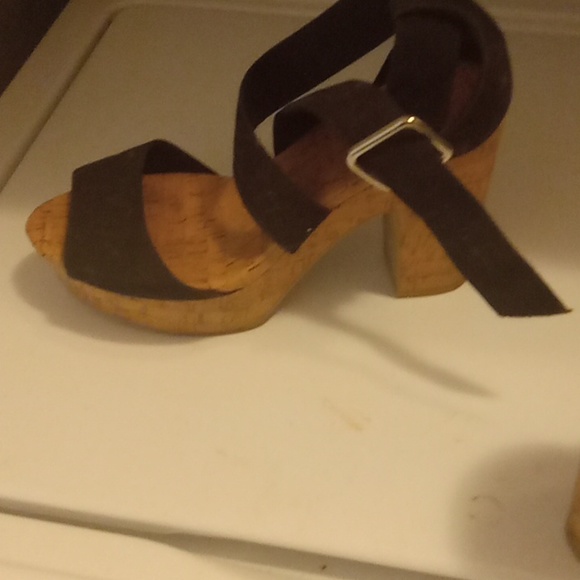 American eagle size 7 cork chunky wedge sandals with black buckle straps - Picture 4 of 5